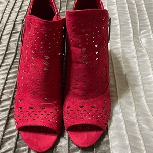 Red pump! Peep toes!! Beautiful!